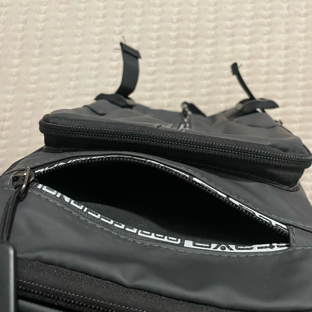 Euc black shoulder or cross body travel bag - Picture 5 of 8